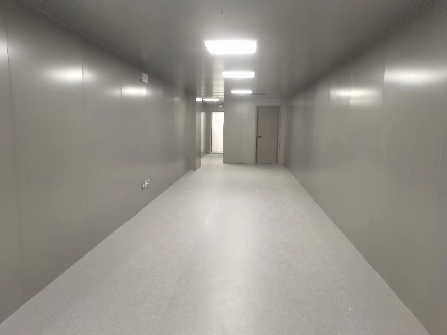 遼寧電視臺(tái)（自流平+塑膠地板）